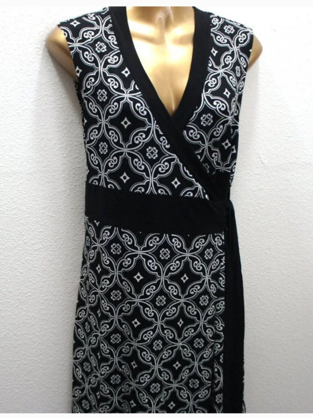 White House Black Market Wrap A Round Dress size L - Picture 1 of 3